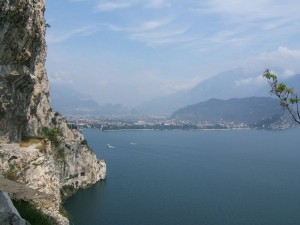Von der Via Ponale aus sehen wir den Gardasee und Riva dann tatsächlich